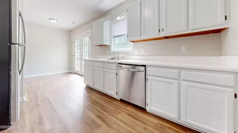 Kitchen - 144 Parnell Rd, Hubert, NC 28539 photo 2 of 2