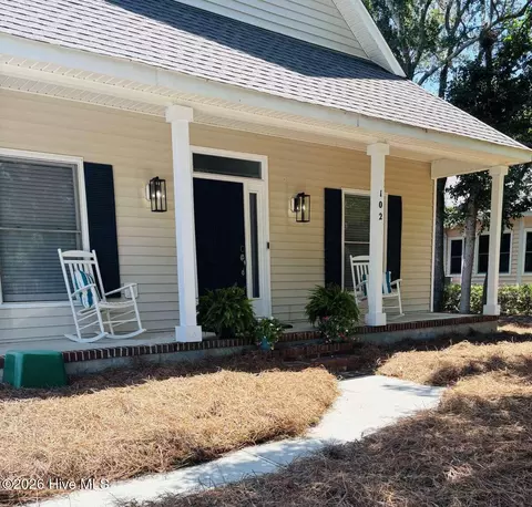 102 Oceangreens Ln, Oak Island, NC 28465