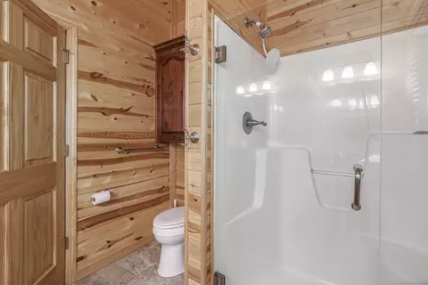 Bath - 509 Lonesome Pine Rd, Murphy, NC 28906 photo 3 of 5