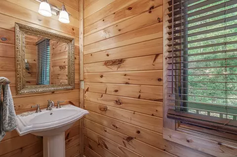 Bath - 509 Lonesome Pine Rd, Murphy, NC 28906 photo 1 of 5