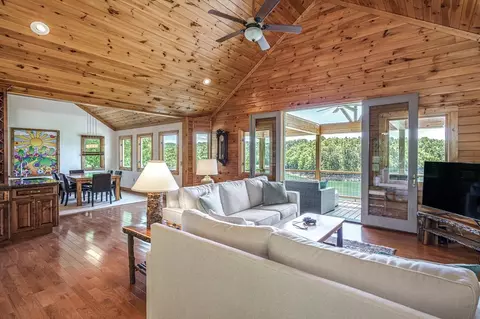 Living - 509 Lonesome Pine Rd, Murphy, NC 28906 photo 4 of 6