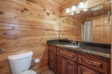 Bath - 509 Lonesome Pine Rd, Murphy, NC 28906 photo 4 of 5