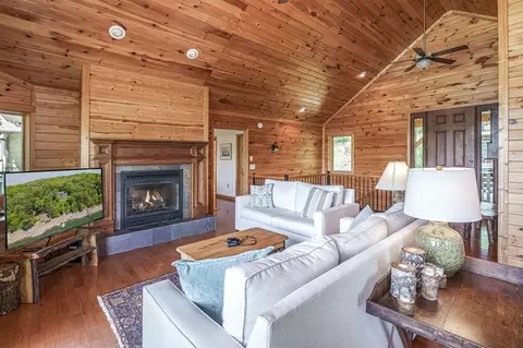 Living - 509 Lonesome Pine Rd, Murphy, NC 28906 photo 3 of 6