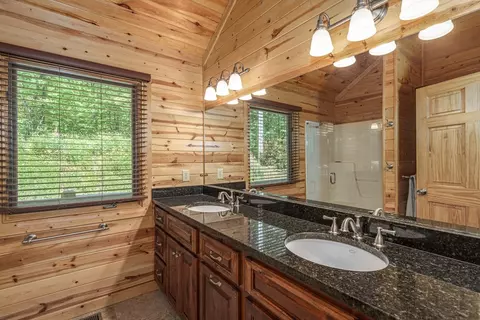 Bath - 509 Lonesome Pine Rd, Murphy, NC 28906 photo 2 of 5