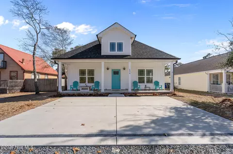 134 NE 5th St, Oak Island, NC 28465