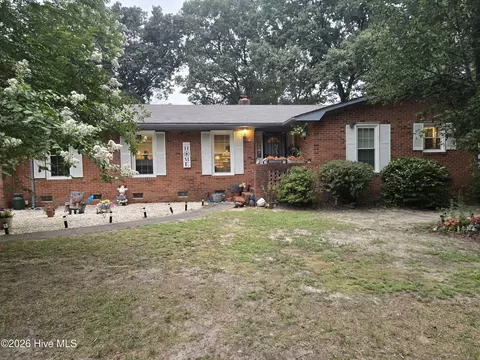 12501 Laurelcrest Rd, Laurinburg, NC 28352