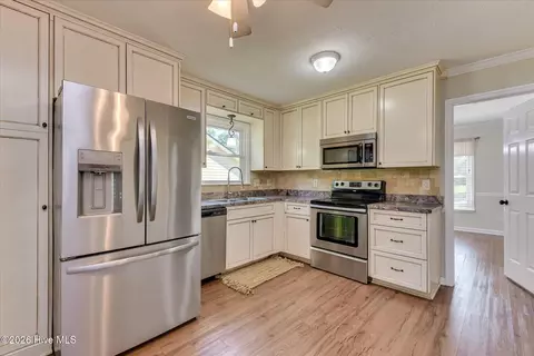 Kitchen - 666 Kemper Dr, Evans, GA 30809 photo 1 of 4