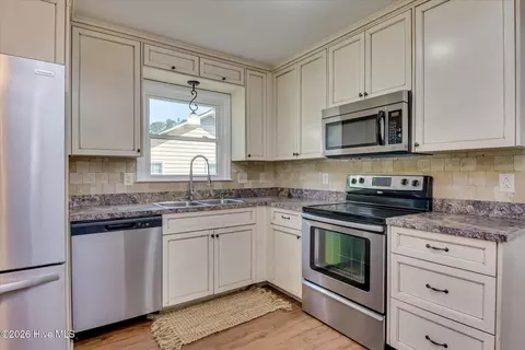 Kitchen - 666 Kemper Dr, Evans, GA 30809 photo 2 of 4