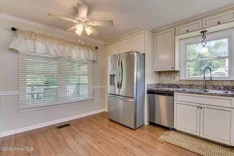 Kitchen - 666 Kemper Dr, Evans, GA 30809 photo 3 of 4