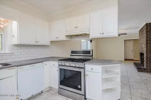 Kitchen - 3141 Ramsgate Rd, Augusta, GA 30909 photo 3 of 4