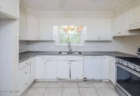 Kitchen - 3141 Ramsgate Rd, Augusta, GA 30909 photo 2 of 4
