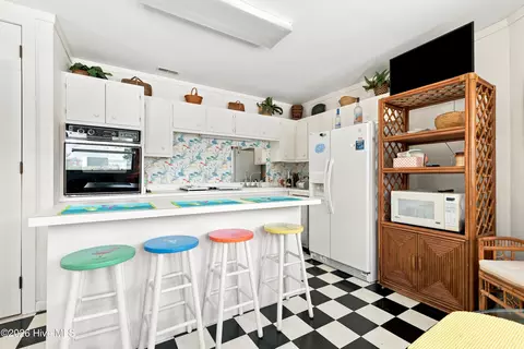 Kitchen - 286 Oakleaf Dr, Pine Knoll Shores, NC 28512 photo 6 of 6