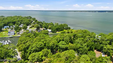 View/Area - 286 Oakleaf Dr, Pine Knoll Shores, NC 28512 photo 3 of 5