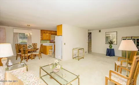 Living - 2462 Leslie Cir, Augusta, GA 30906 photo 4 of 4