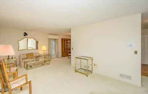 Living - 2462 Leslie Cir, Augusta, GA 30906 photo 3 of 4