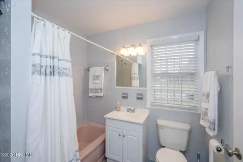Bath - 2462 Leslie Cir, Augusta, GA 30906 photo 1 of 5