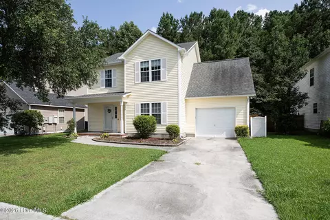 305 Providence Dr, Jacksonville, NC 28546
