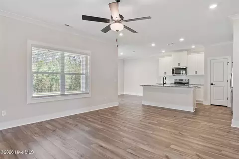 Living - 141 Commons View Dr, Hampstead, NC 28443 photo 2 of 2