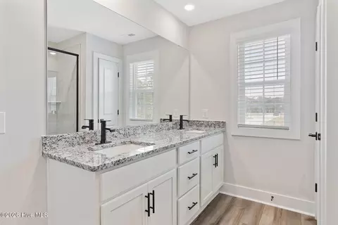 Bath - 141 Commons View Dr, Hampstead, NC 28443 photo 1 of 3
