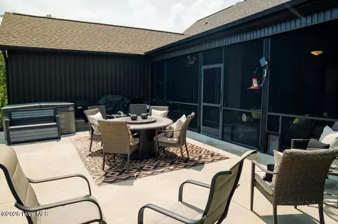 Exterior - 906 Marshview Ct, Hubert, NC 28539 photo 6 of 7