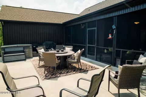 Exterior - 906 Marshview Ct, Hubert, NC 28539 photo 5 of 7