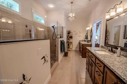 Bath - 1455 Upper Peachtree Rd, Murphy, NC 28906 photo 5 of 6
