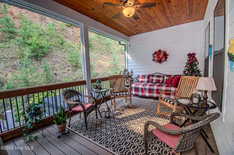 Exterior - 1455 Upper Peachtree Rd, Murphy, NC 28906 photo 1 of 9