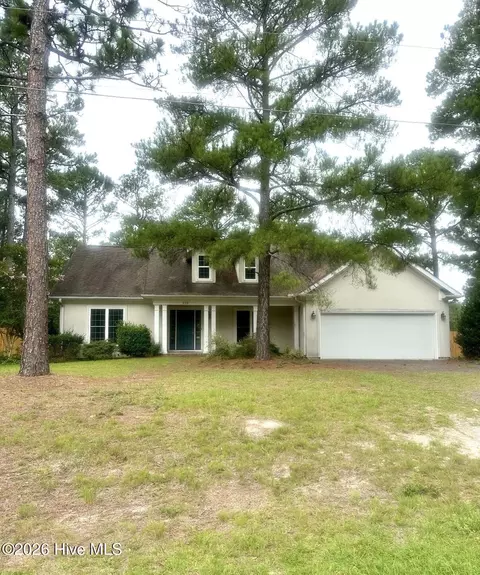 215 Horseshoe Dr, Southern Pines, NC 28387