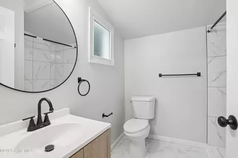 Bath - 1021 Miller St, Augusta, GA 30901 photo 2 of 3
