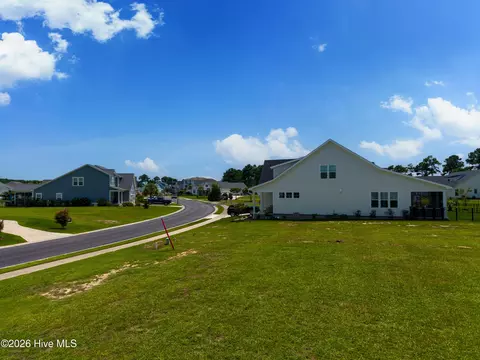 156 Spicer Lake Dr, Holly Ridge, NC 28445