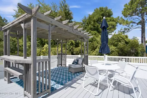 Exterior - 103 Bergman St, Hampstead, NC 28443 photo 6 of 10