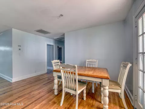 Dining - 111 Pineview St, Havelock, NC 28532 photo 3 of 4