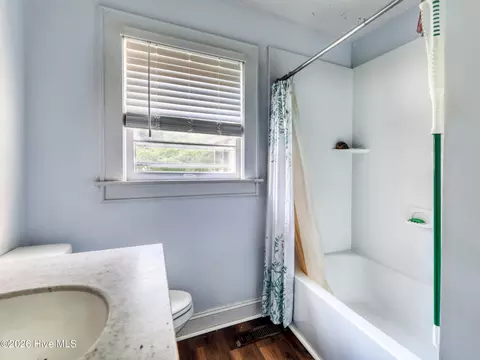 Bath - 111 Pineview St, Havelock, NC 28532 photo 2 of 3