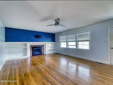 Living - 111 Pineview St, Havelock, NC 28532 photo 1 of 5