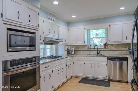 Kitchen - 532 Waterford Dr, Evans, GA 30809 photo 4 of 6