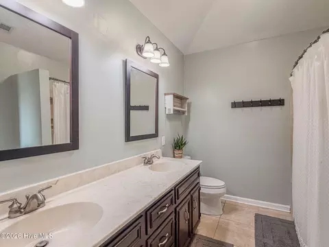 Bath - 532 Waterford Dr, Evans, GA 30809 photo 2 of 4
