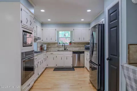 Kitchen - 532 Waterford Dr, Evans, GA 30809 photo 2 of 6