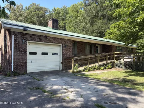 1371 Cooper Rd, Bayboro, NC 28515