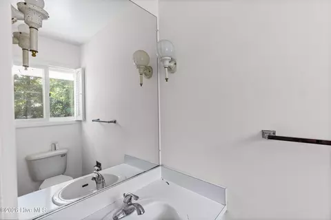 Bath - 203 Helen St, Hampton, SC 29924 photo 1 of 3