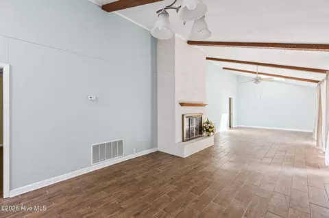 Living - 203 Helen St, Hampton, SC 29924 photo 3 of 5