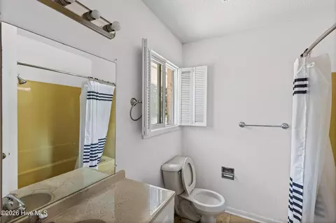Bath - 203 Helen St, Hampton, SC 29924 photo 2 of 3