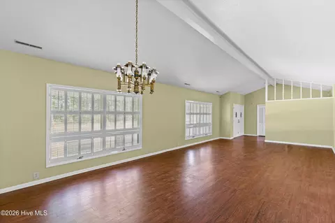 Living - 203 Helen St, Hampton, SC 29924 photo 2 of 5