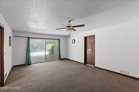 Living - 203 Helen St, Hampton, SC 29924 photo 5 of 5
