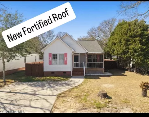 107 NW 16th St, Oak Island, NC 28465
