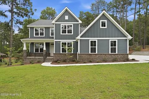 112 Callis Cir, West End, NC 27376
