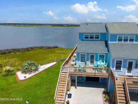 35 Bermuda Landing Pl, North Topsail Beach, NC 28460