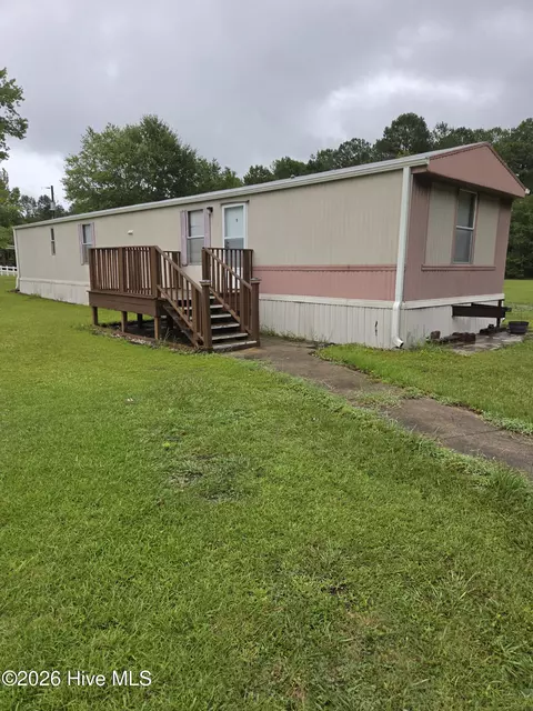 205 Meadow Ln E, Hubert, NC 28539 photo 3