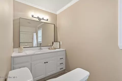 Bath - 2704 Bolling Rd, Augusta, GA 30909 photo 4 of 7