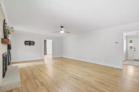 Living - 2704 Bolling Rd, Augusta, GA 30909 photo 2 of 4