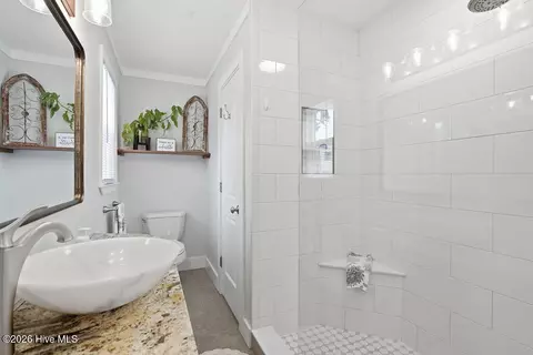 Bath - 2704 Bolling Rd, Augusta, GA 30909 photo 3 of 7
